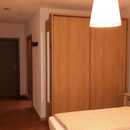 Pensionat Gaestehaus Braeuscheuere *